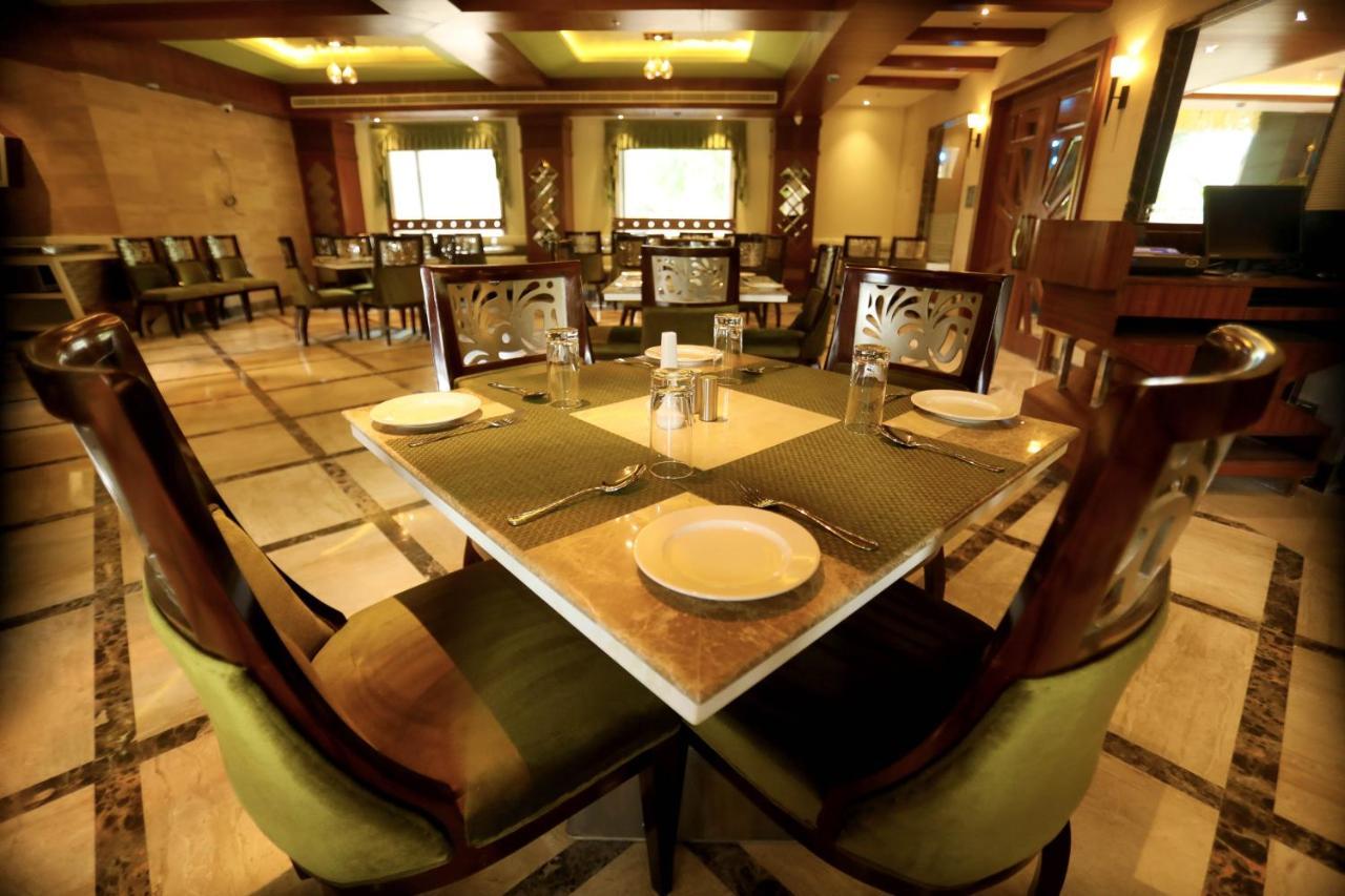 The Pinnacle Inn Sarnath Varanasi Exterior foto