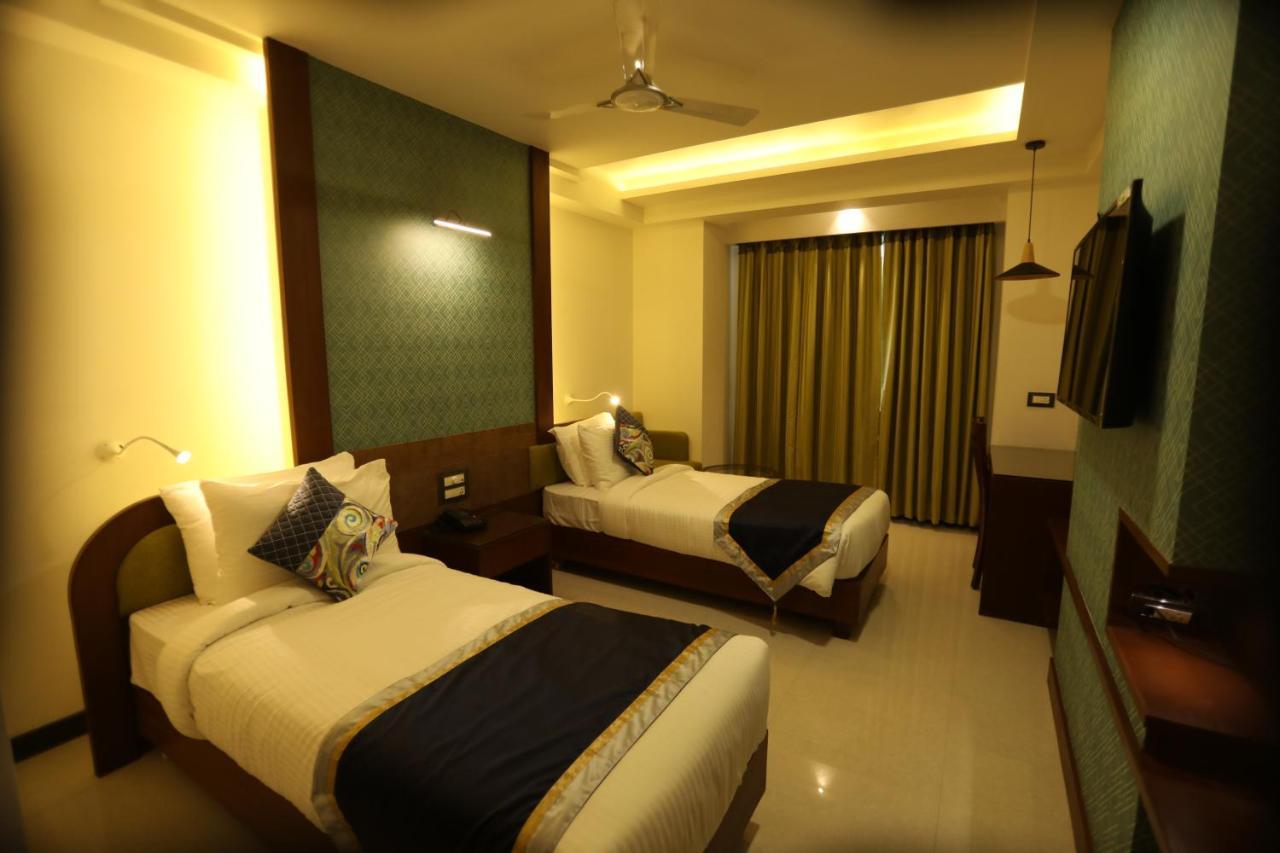 The Pinnacle Inn Sarnath Varanasi Exterior foto